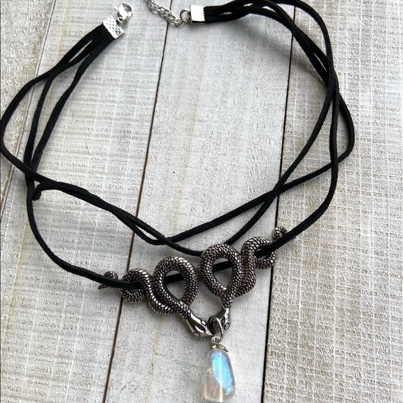 Aura crystal snake black suede chocker necklace - Picture 3 of 8